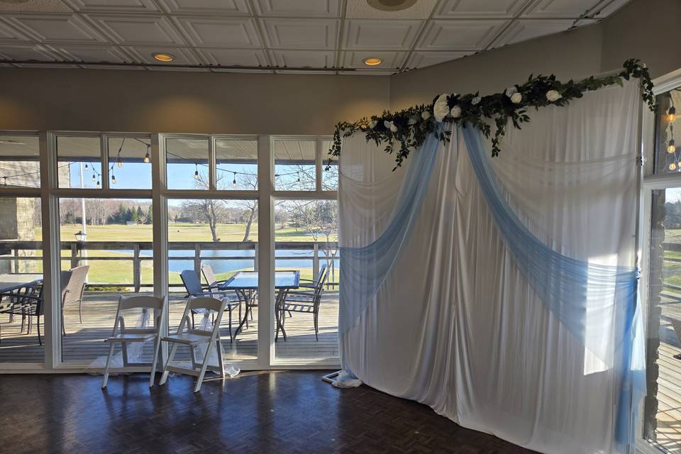 Backdrop for indoor ceremony