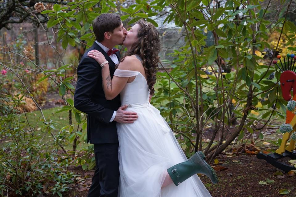 Kiss in the garden