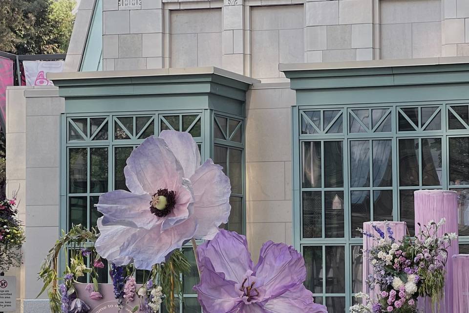 Wedding with dahlia decor