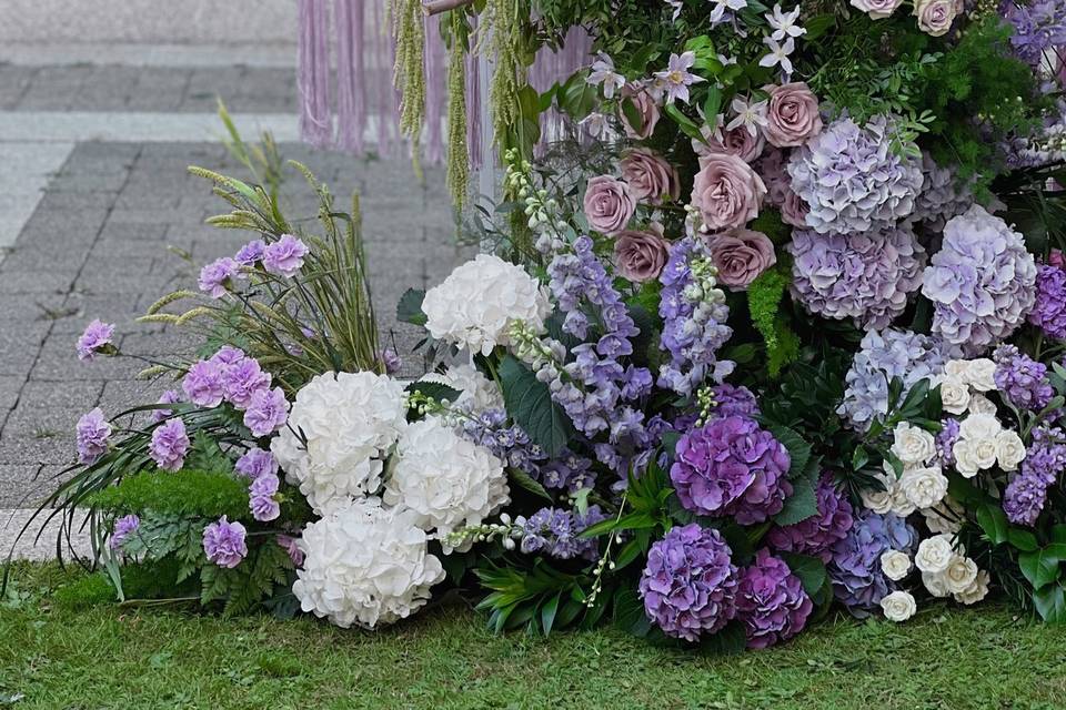 Beautiful floral ceremony