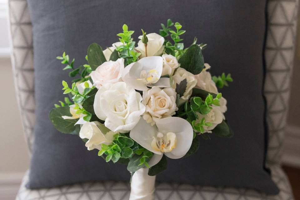 Real-touch bridal bouquet