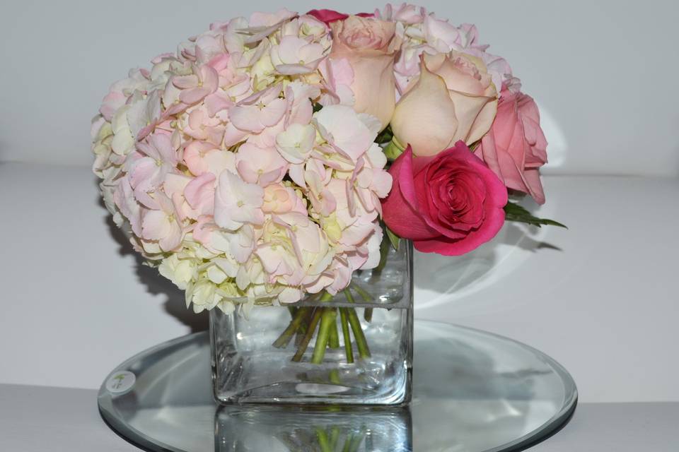 Hydrangea & Roses Short Center