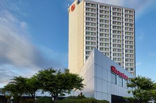 Sheraton Vancouver Guildford Hotel
