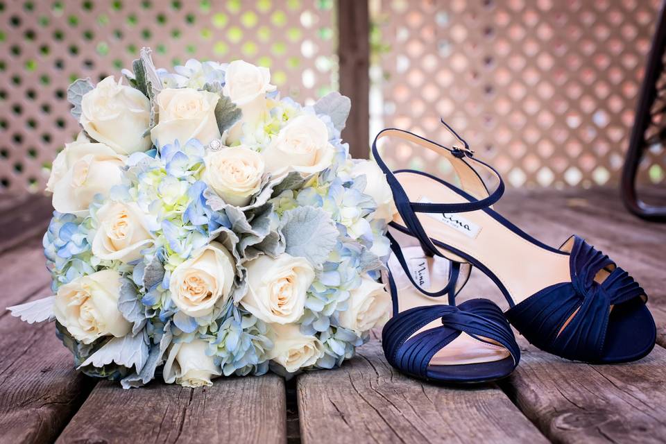 Details - bouquet & shoes