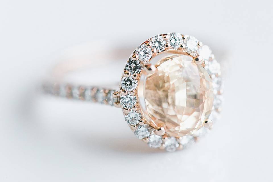 Gemstone in rose gold