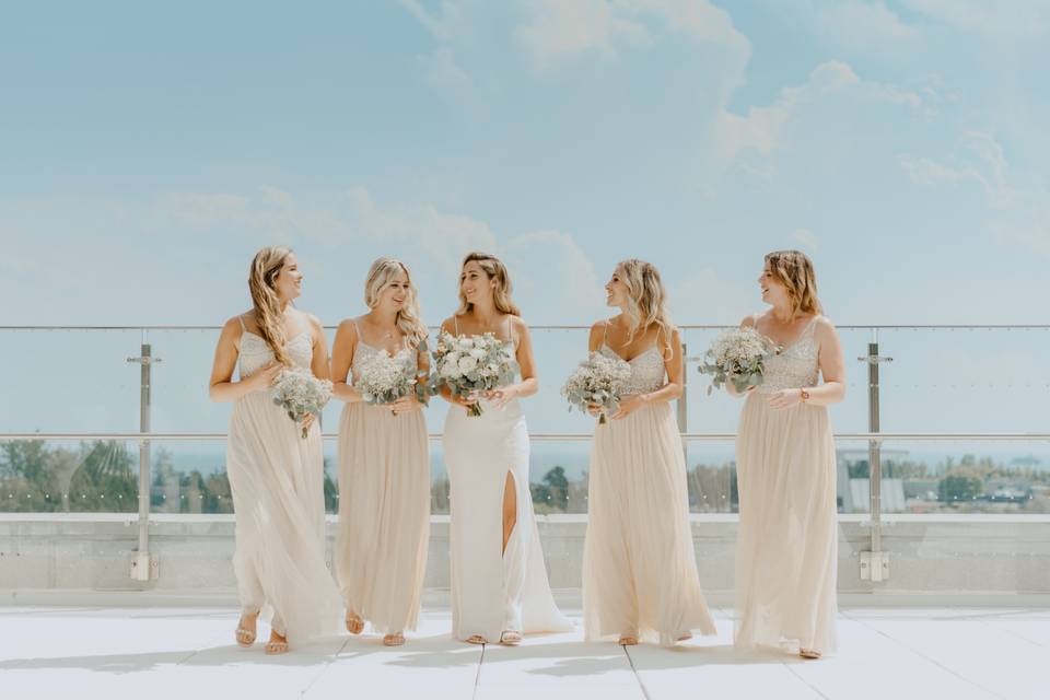 High five Bridesmaids