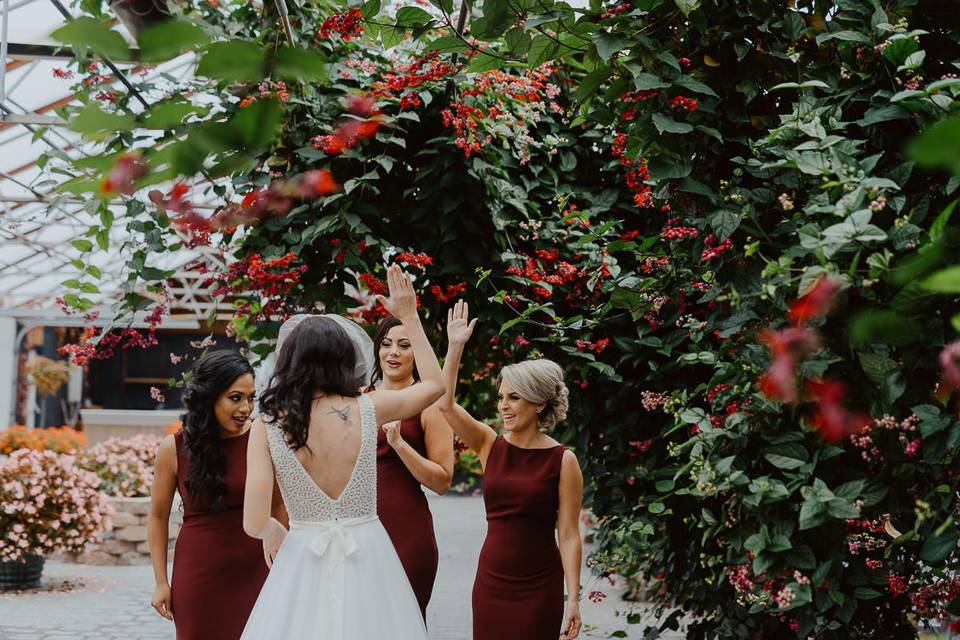 High five Bridesmaids