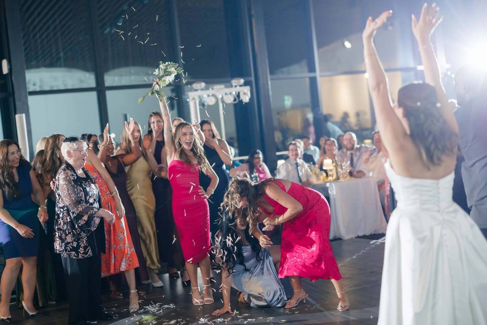 Bouquet Toss Royal Glenora