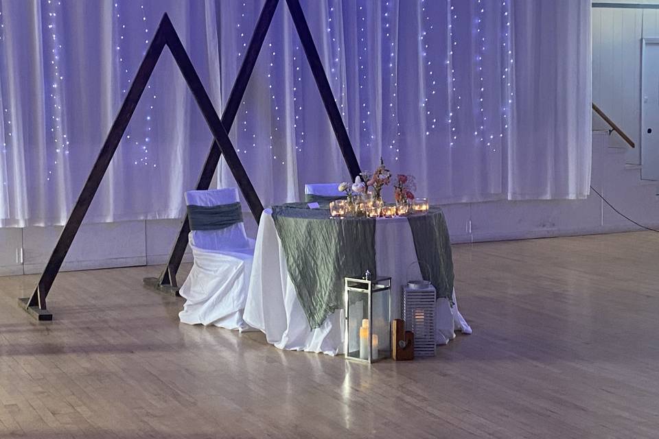 Intimate head table