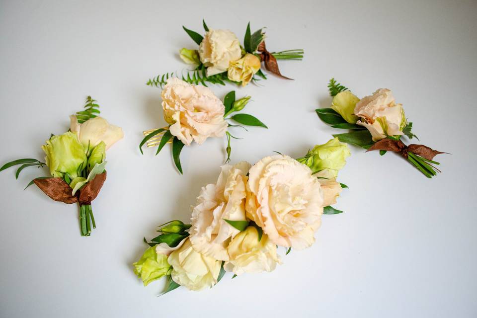 Boutonnieres and hair clip