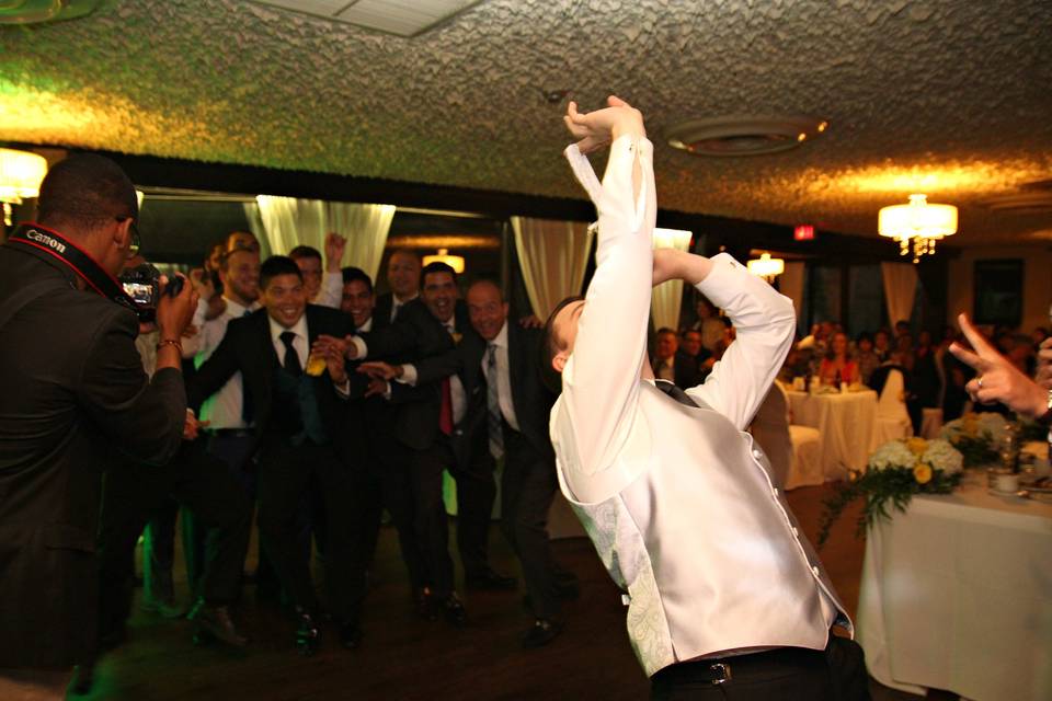 Garter toss