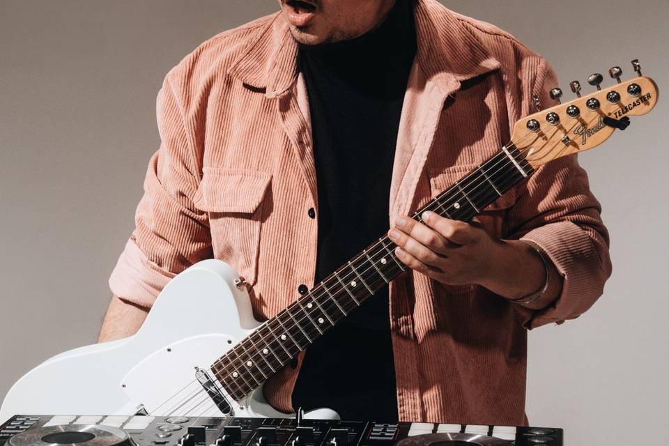 Guitar and DJ