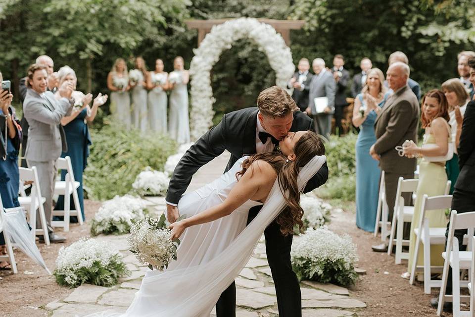 Ceremony kiss
