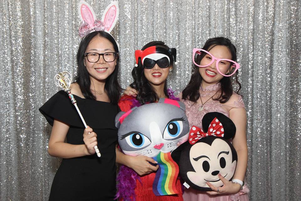 Girls enjoing the Photo Booth!