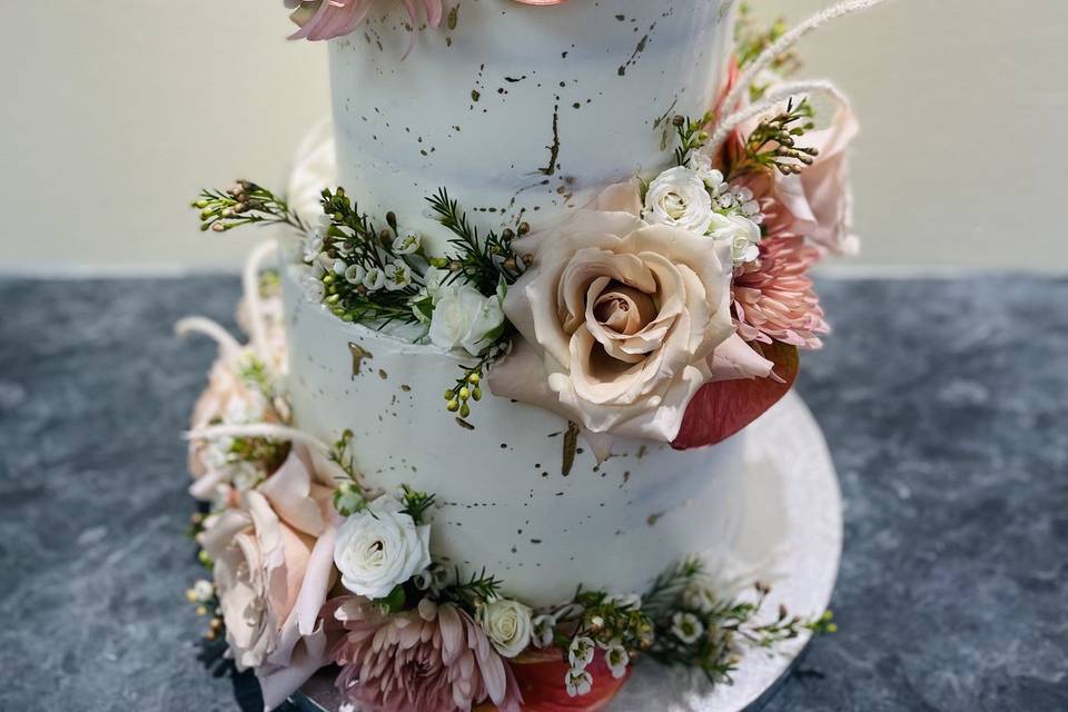 3-tier Smears floral cake