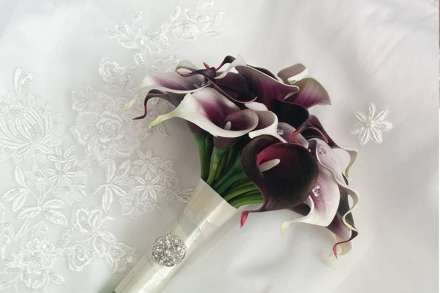 Eggplant calla lilies bouquet.JPG