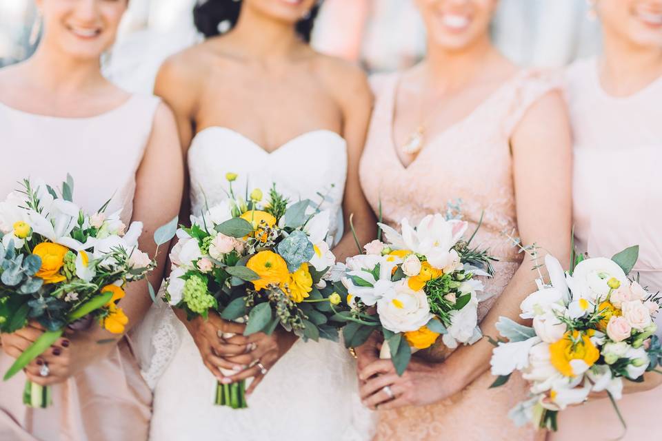 Bride & bridesmaid's flowers