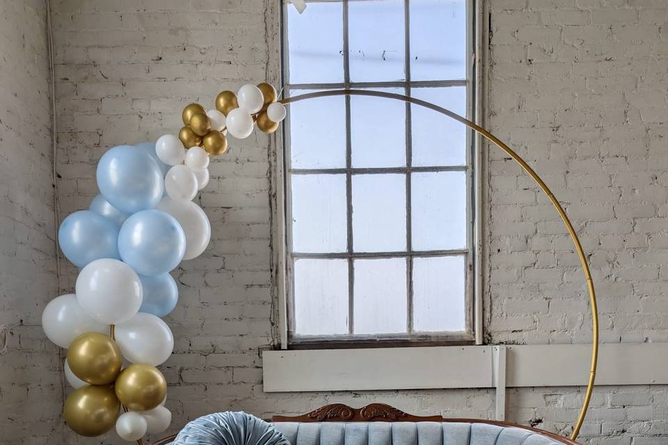 Loveseat with balloon arch