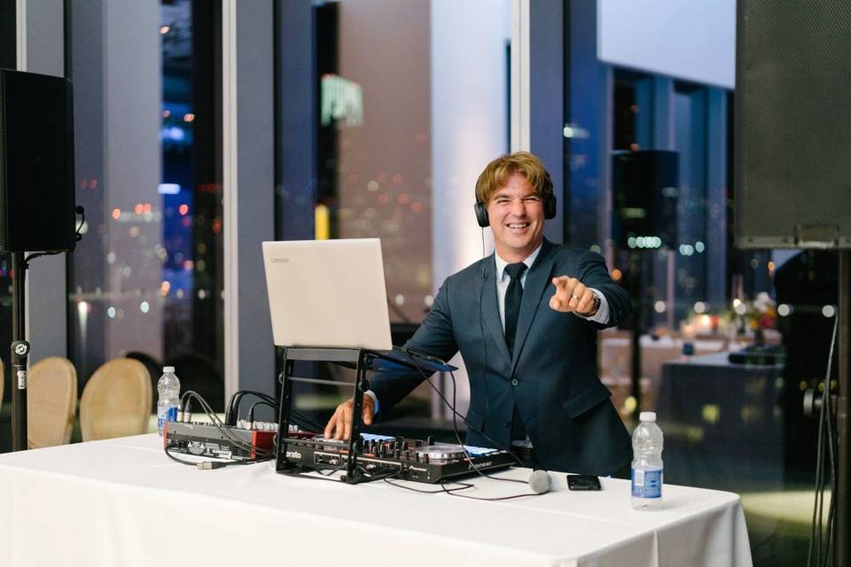 Live DJ