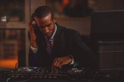 Live DJ