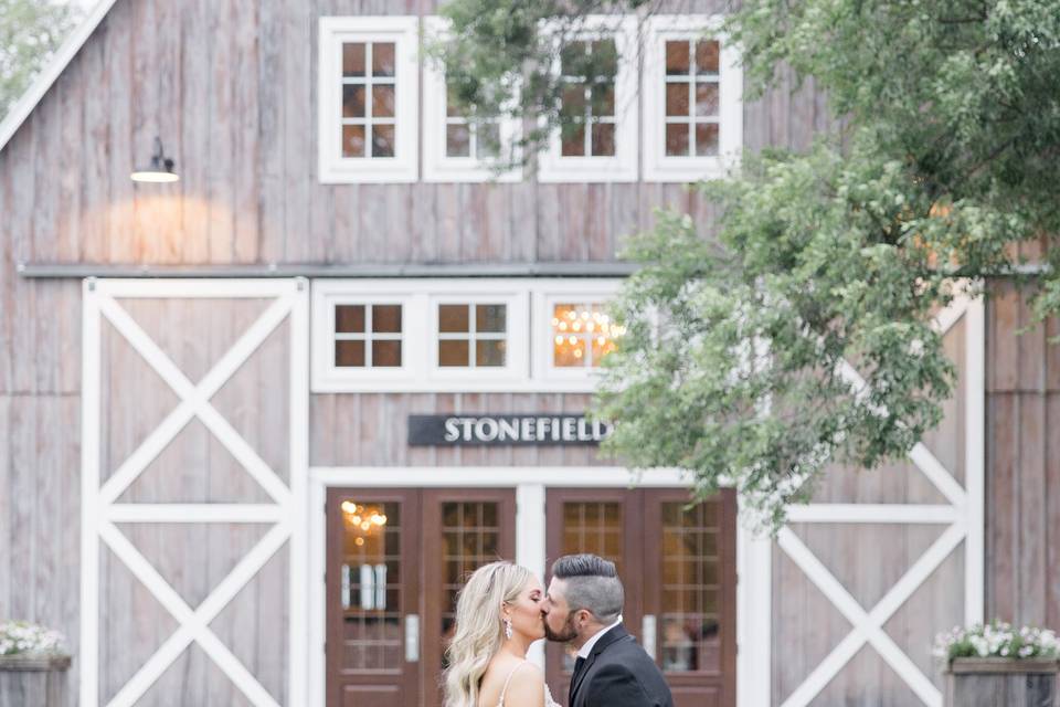 Bride & Groom Stonefields