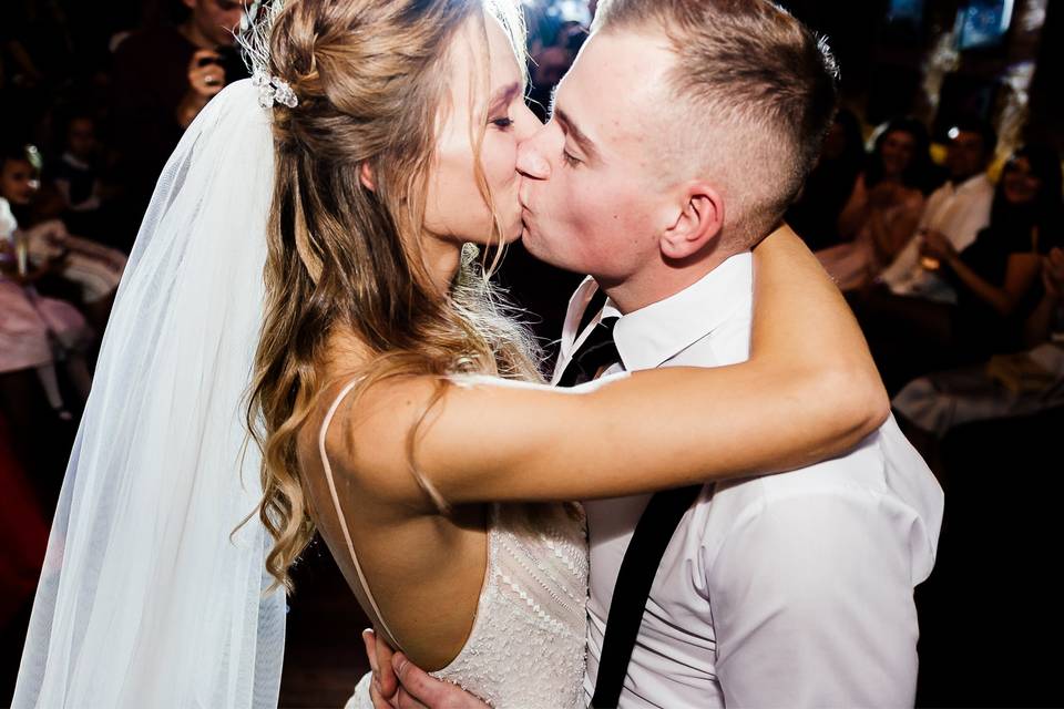 Shared kiss