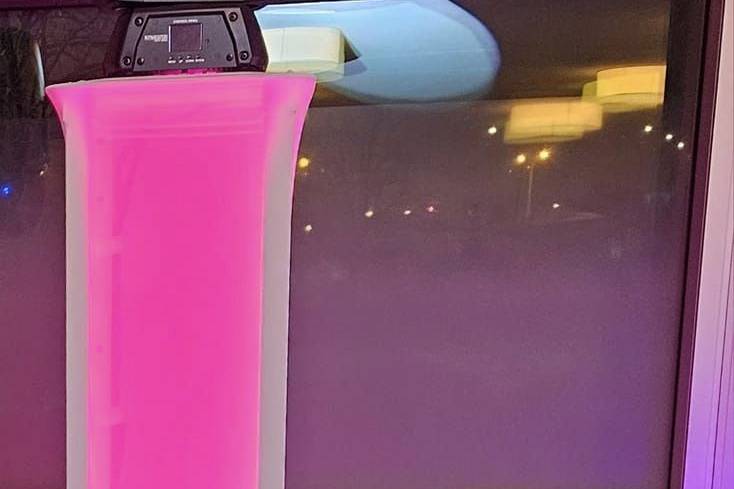 Moving head on totem