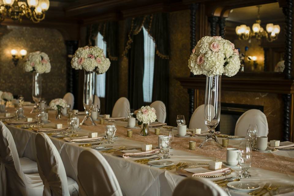 Victoria and Albert Head Table