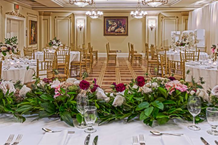 Victoria and Albert Head Table