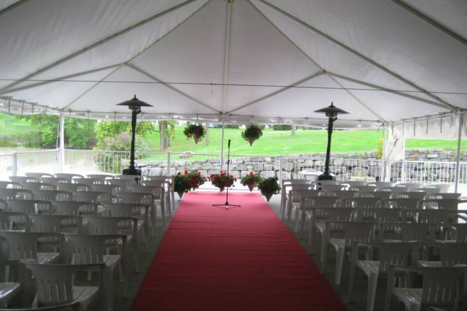 Quebec riverside wedding ceremony