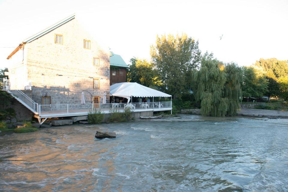 Quebec riverside wedding ceremony