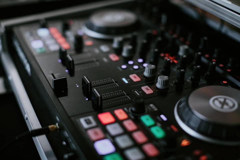 Traktor DJ controller