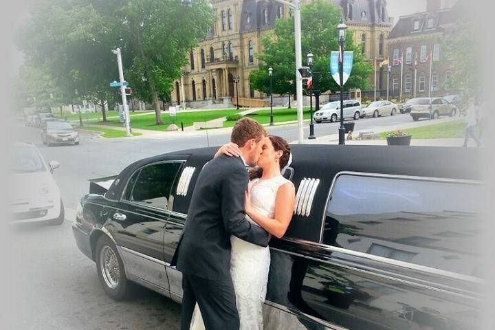 sunbury limo wedding 10 pax.jpg