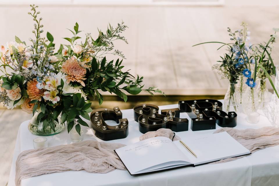 Centrepiece & Bud Vases