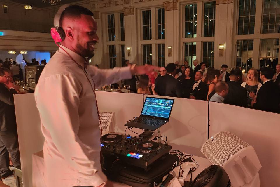 DJ AL crowd control