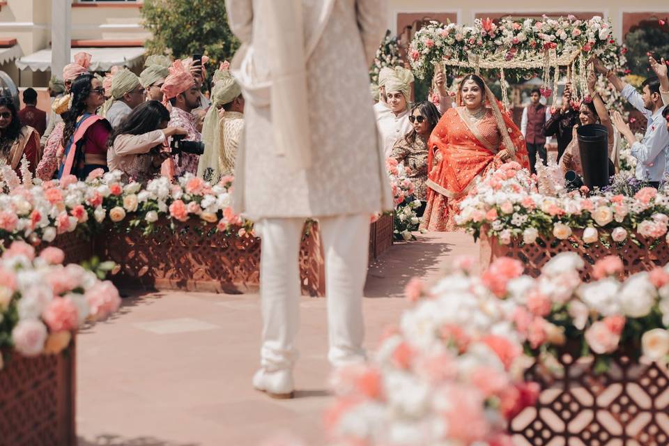 Awaiting his bride