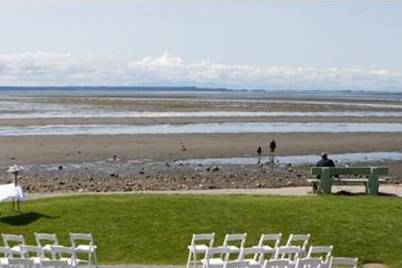Surrey, British Columbia Intimate Beachfront Wedding Venue