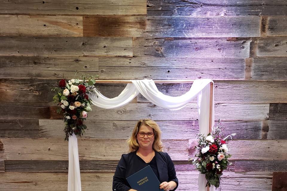 Officiant Janine - YRKG2