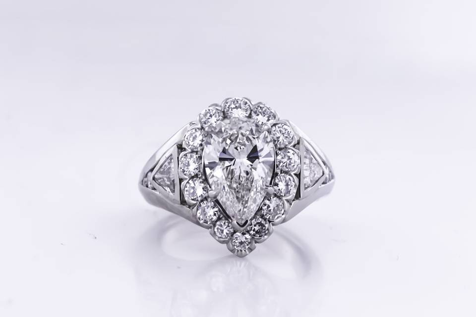 Pear shaped diamond ring