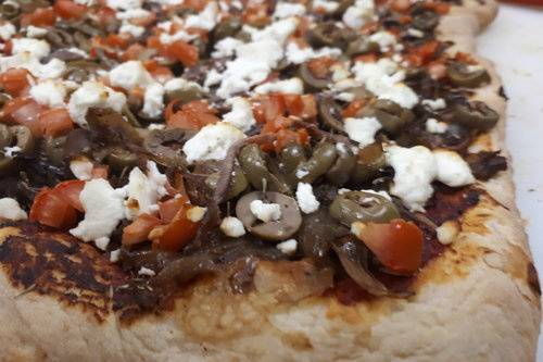 Pizza with goats cheese