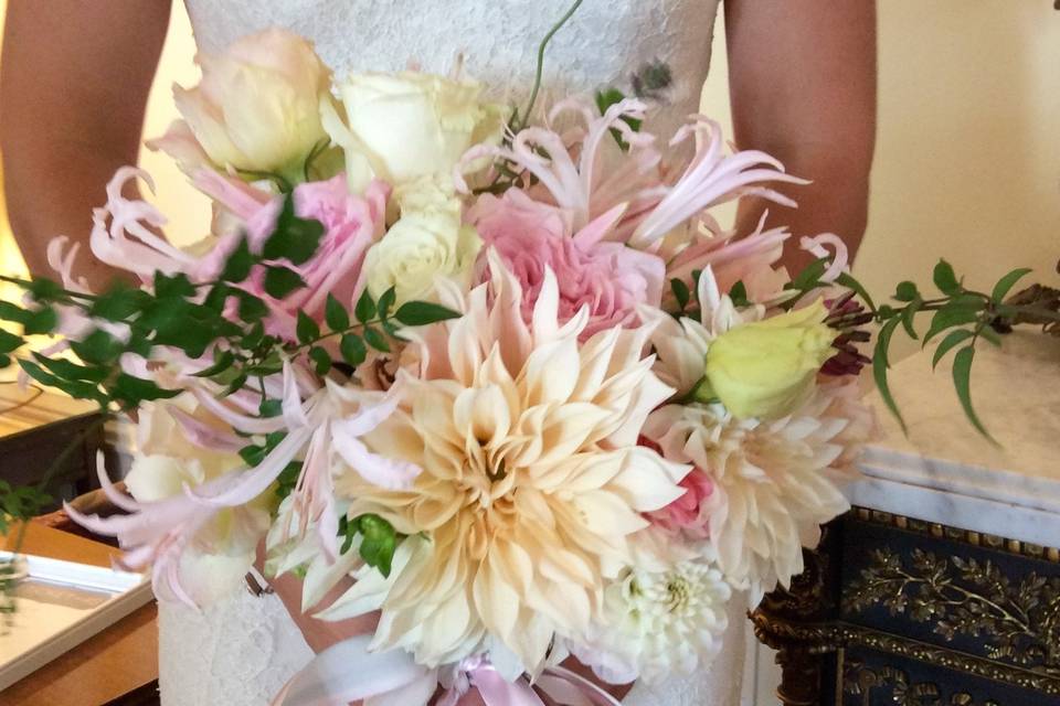 So romantic dahlias !