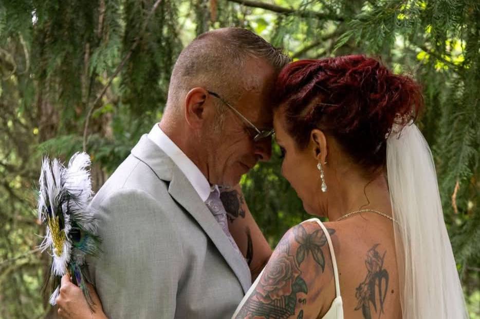 Jes and JR first embrace
