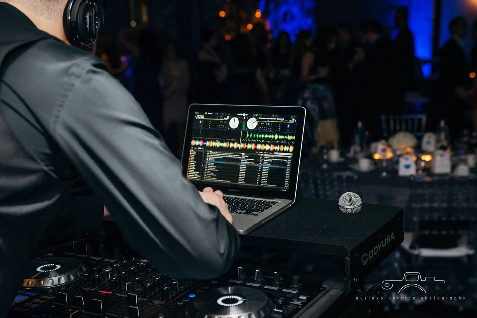 DJs for all events!