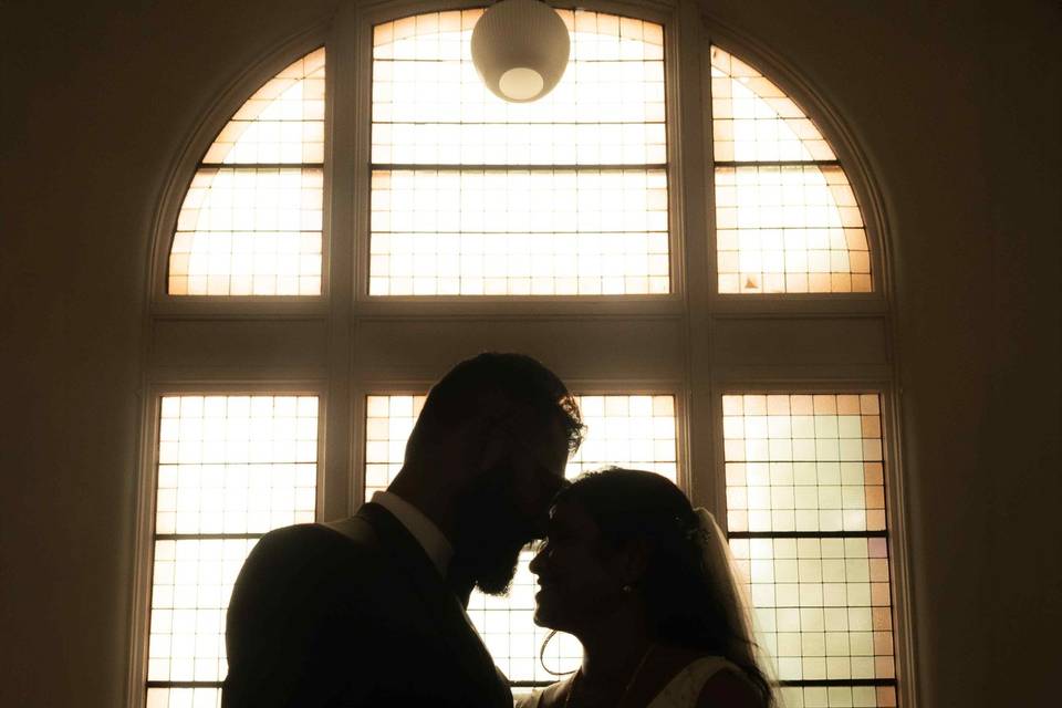 Moody Silhouette Kiss