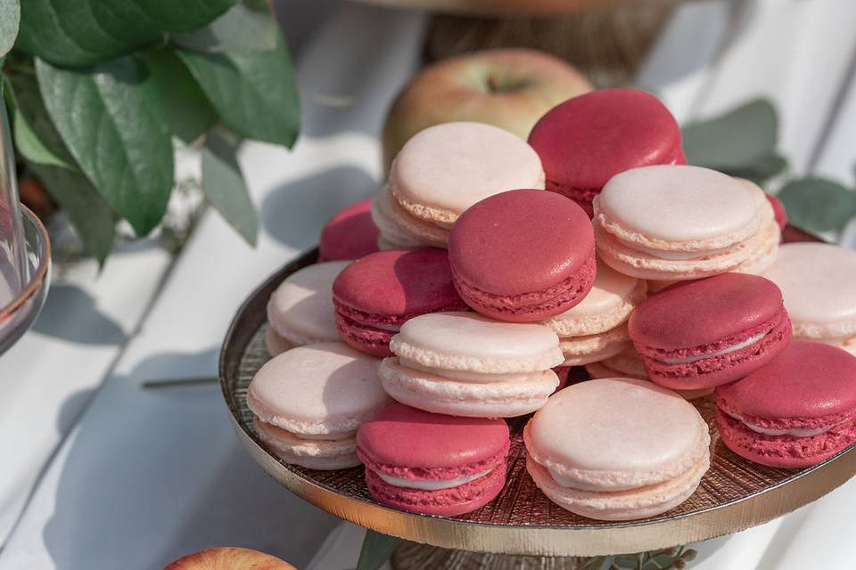 Macaron table