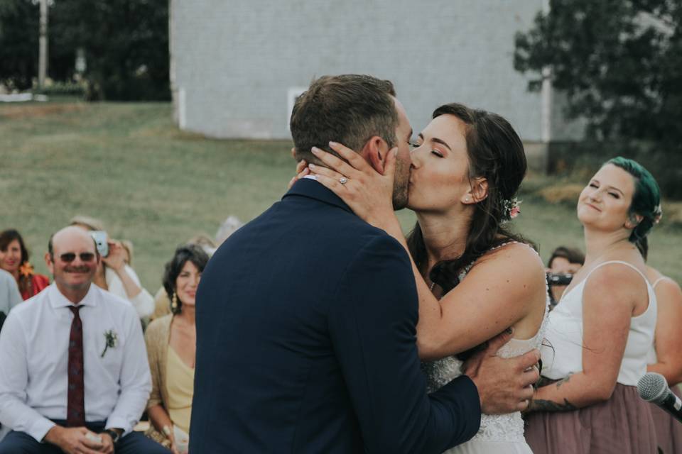 Wedding Kiss