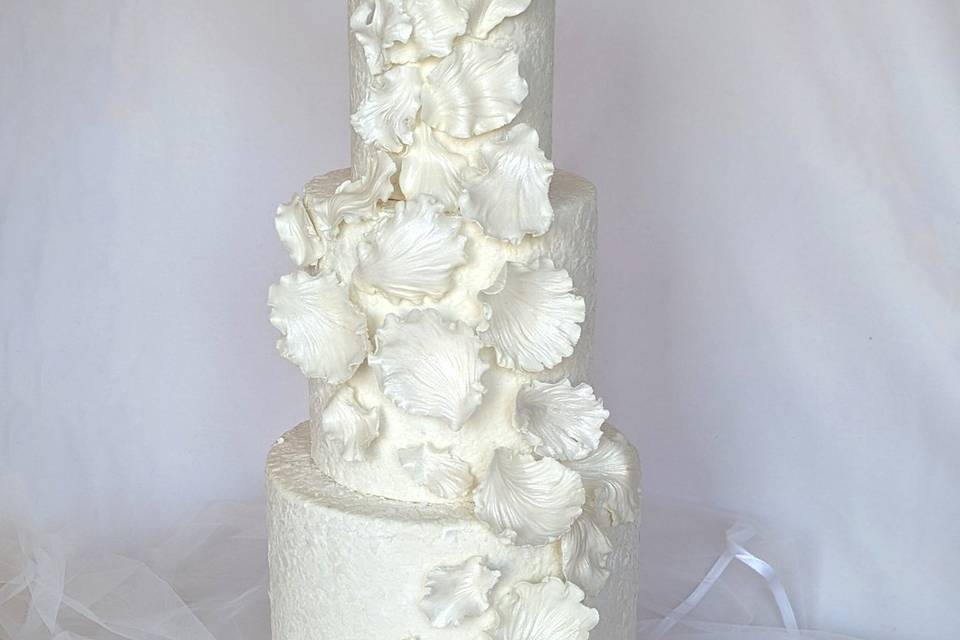 Global Sugar Artists Network - Incredibly gorgeous wedding cake to inspire  you! By talented pastry chef, cake artist Vera Hovhannisyan  @verahovhannisyan Very elegant details! . . . #globalsugarartistsnetwork  #globalsugarartists #verahovhannisyan ...