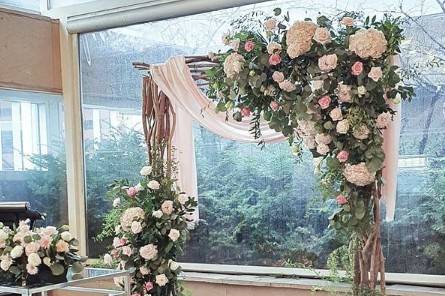 Rustic Wedding Arch Cermony