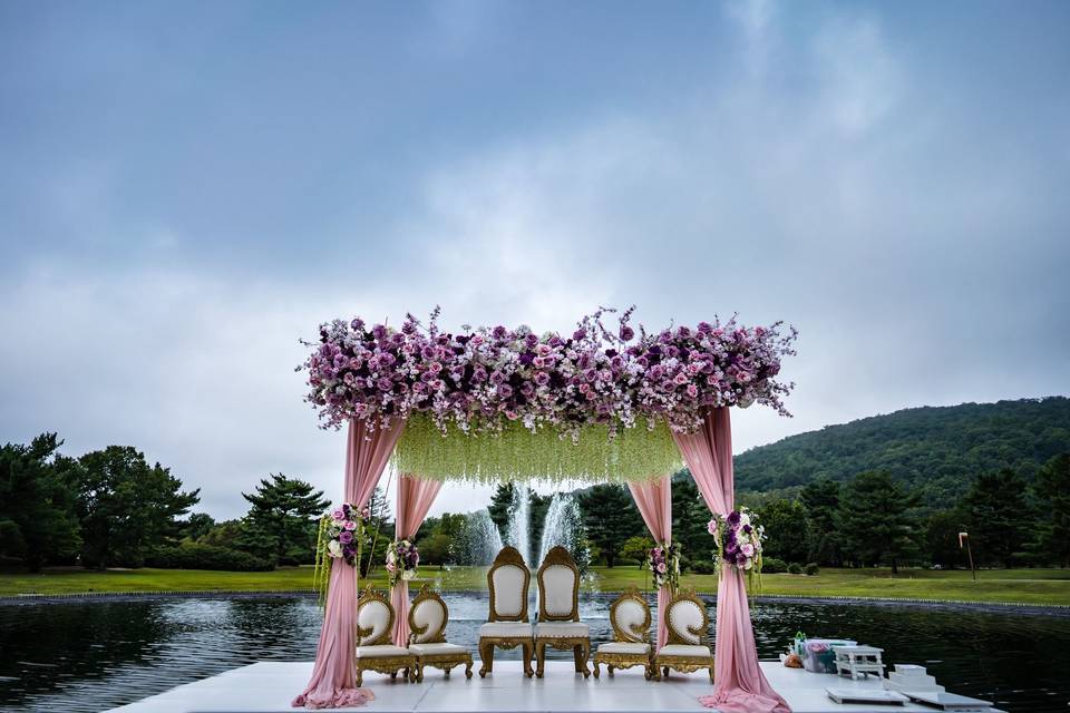 Lakeside Wedding Decor