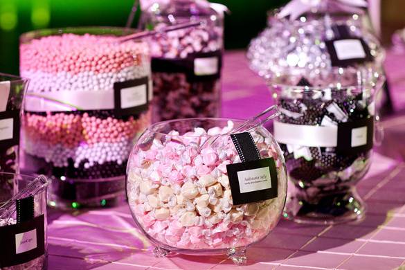 Wedding-candy-bar-favors.jpg